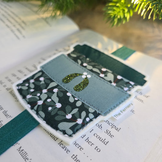 Mistletoe Kisses Coffee Cup Bookband