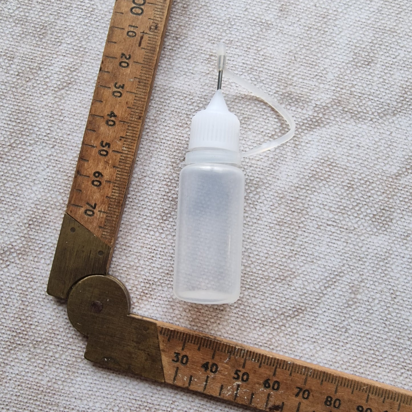 Pin-head glue bottles