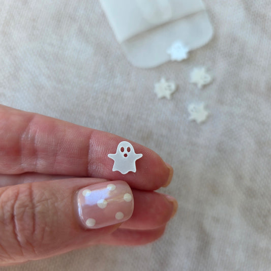 Tiny ghostie buttons
