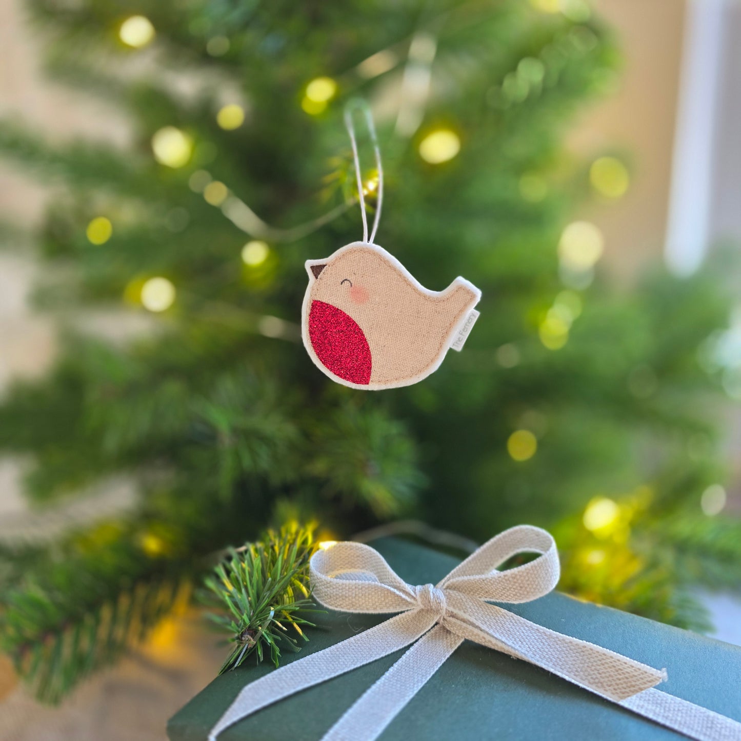 Rosy-cheeked Robin decoration