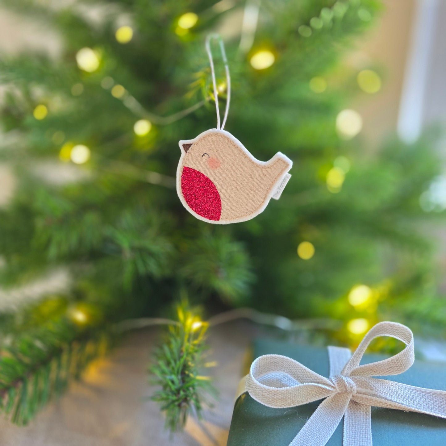 Rosy-cheeked Robin decoration