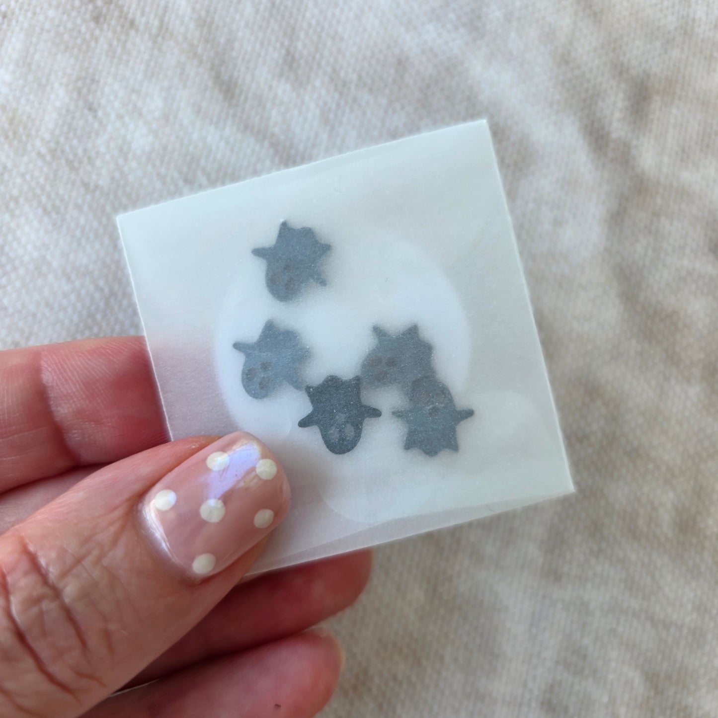 Tiny ghostie buttons