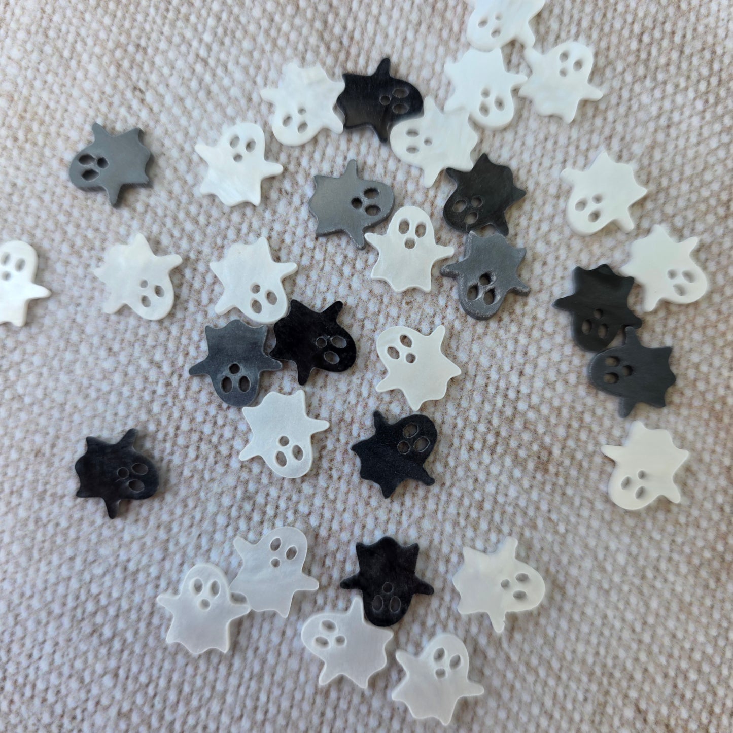 Tiny ghostie buttons