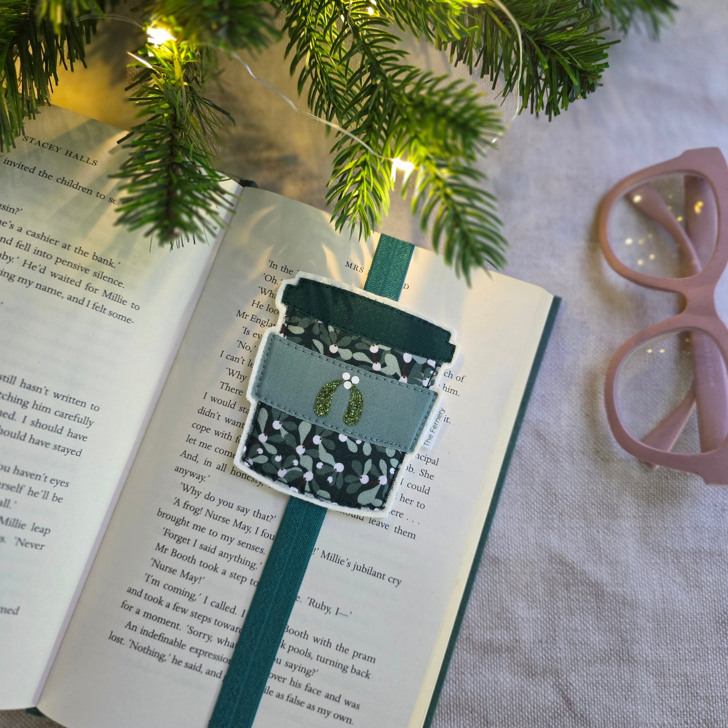 Mistletoe Kisses Coffee Cup Bookband