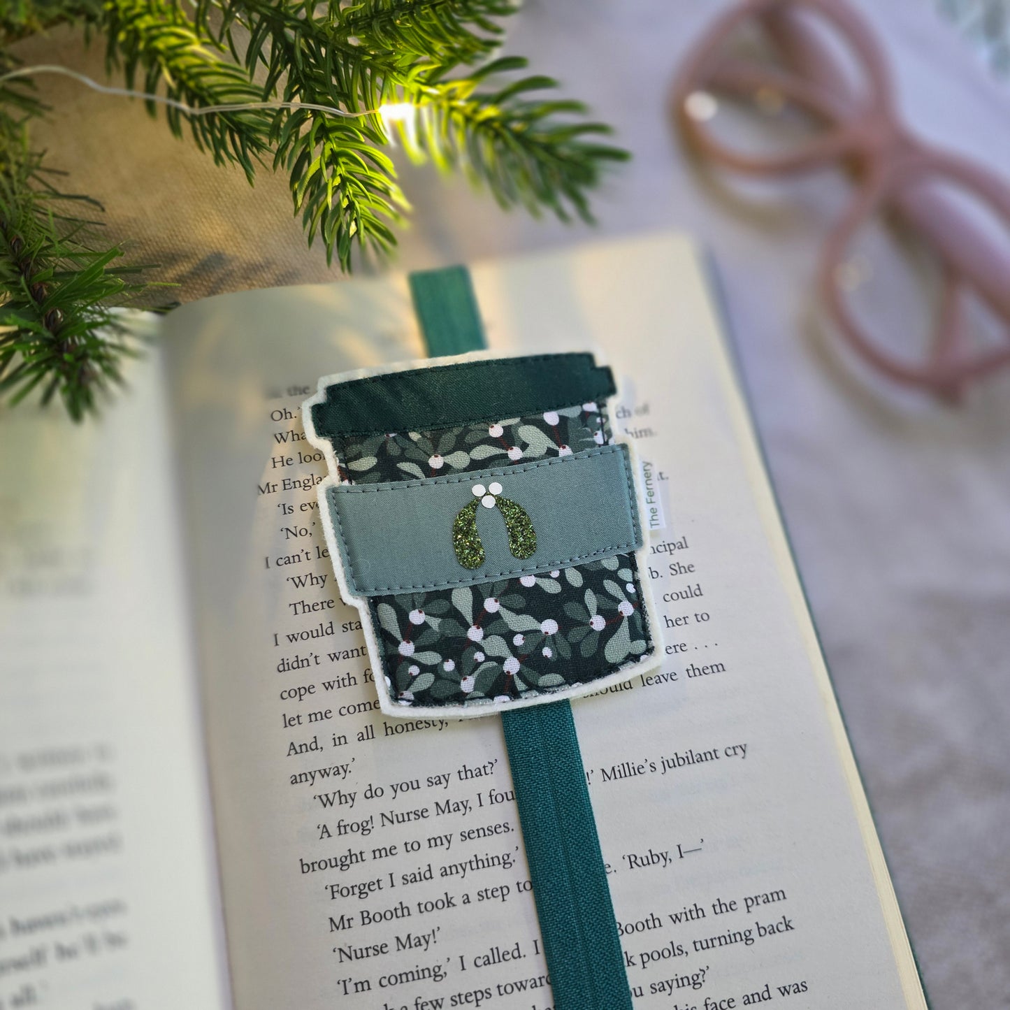 Mistletoe Kisses Coffee Cup Bookband