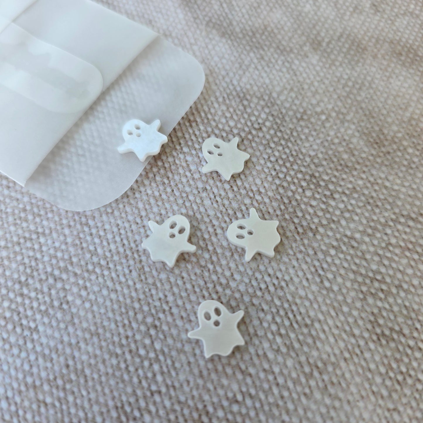 Tiny ghostie buttons