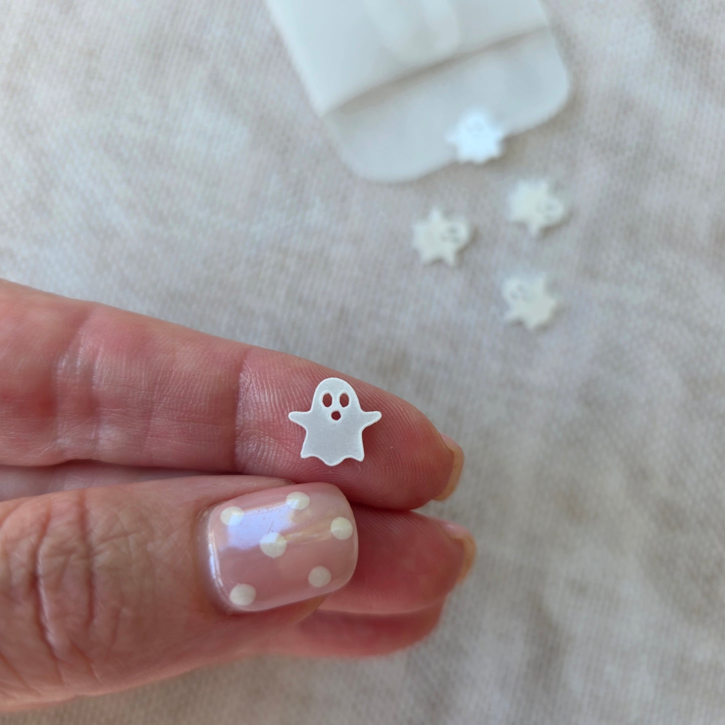 Tiny ghostie buttons