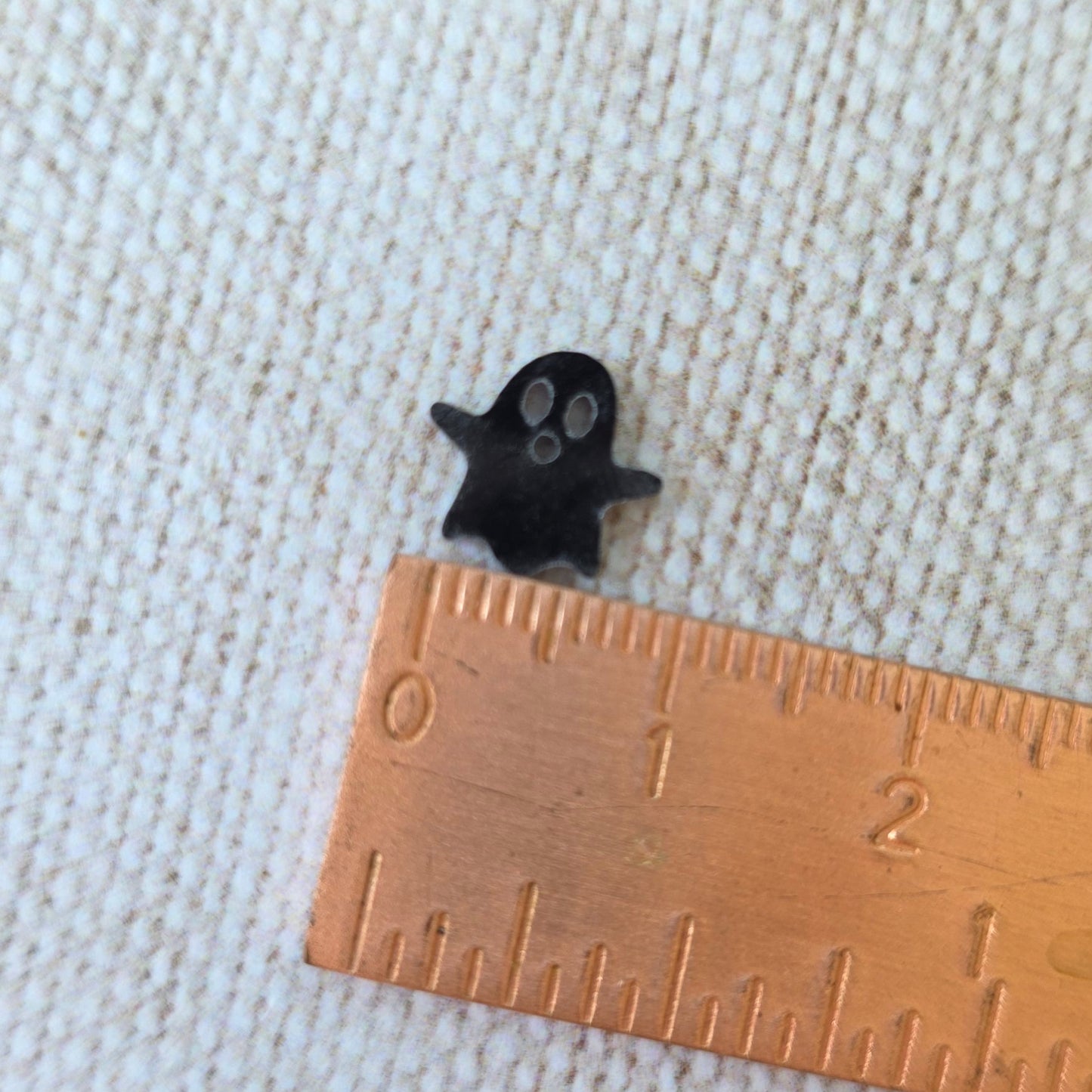 Tiny ghostie buttons